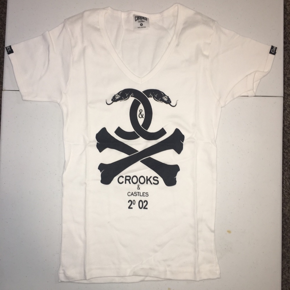 Crooks & Castles Women’s V-Neck